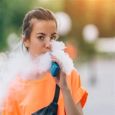 Er røgen, der udåndes fra e-cigaretter, skadelig?