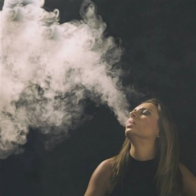 Fem potentielle virkninger af markedsføring af e-cigaret på unge brugere